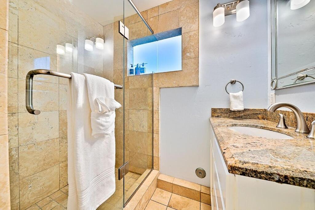 Stunning South Mission Home With Private Rooftop & Ocean Views! سان دييغو المظهر الخارجي الصورة
